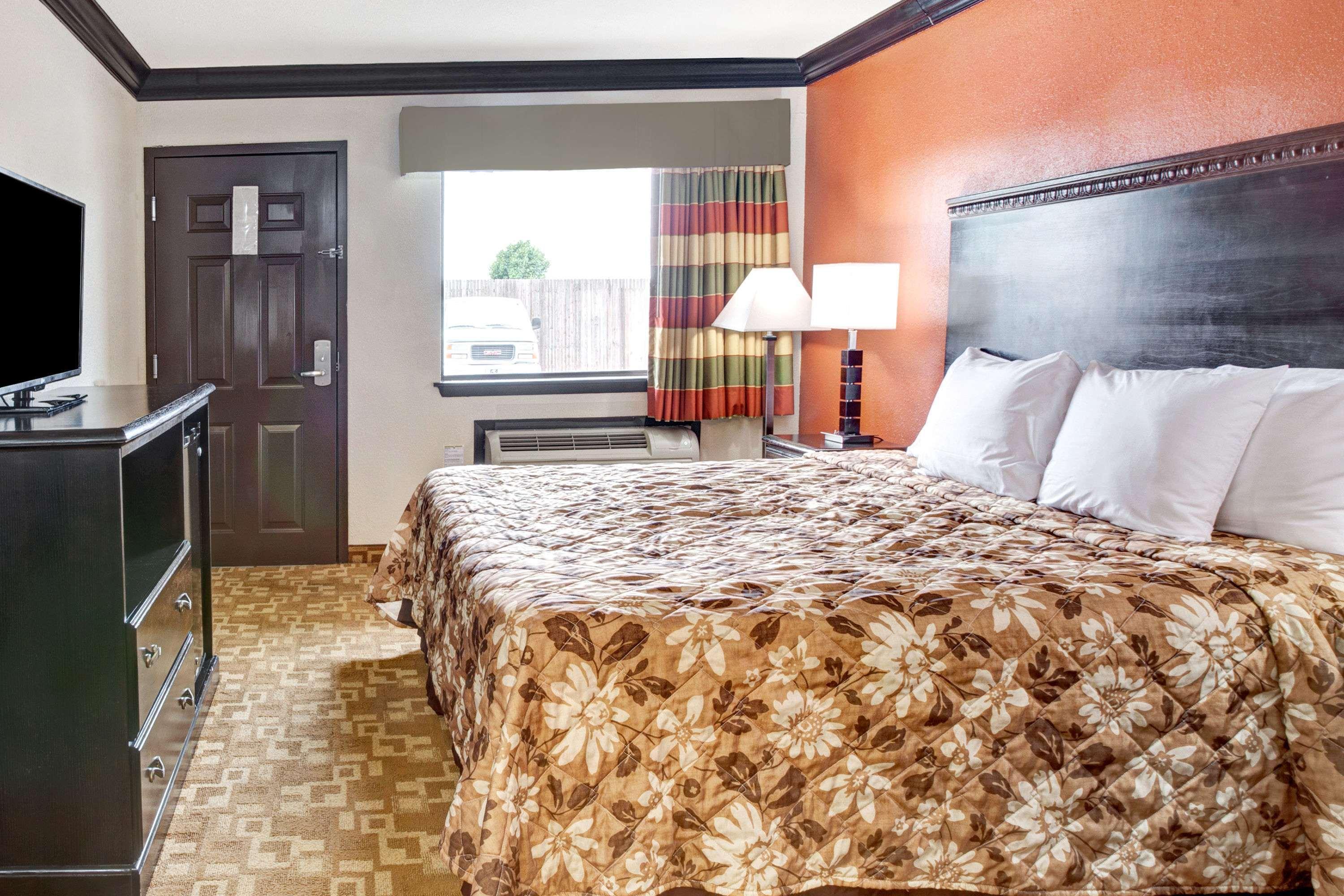 Days Inn By Wyndham Oklahoma City/Moore Bagian luar foto