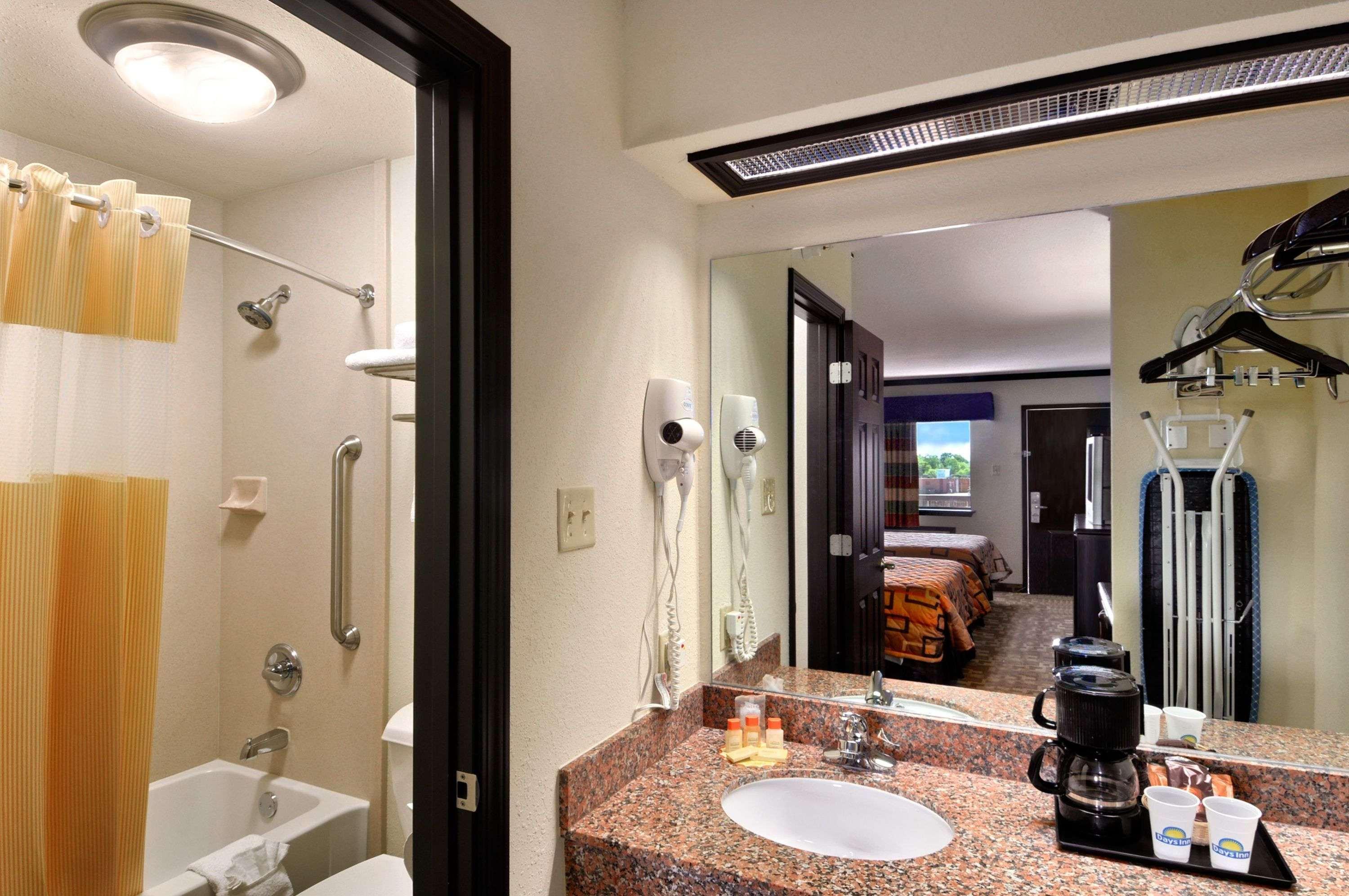Days Inn By Wyndham Oklahoma City/Moore Bagian luar foto