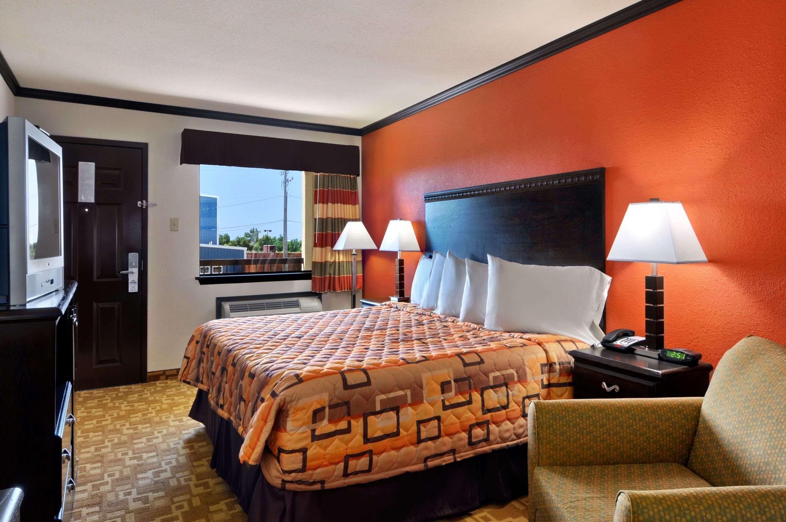 Days Inn By Wyndham Oklahoma City/Moore Bagian luar foto