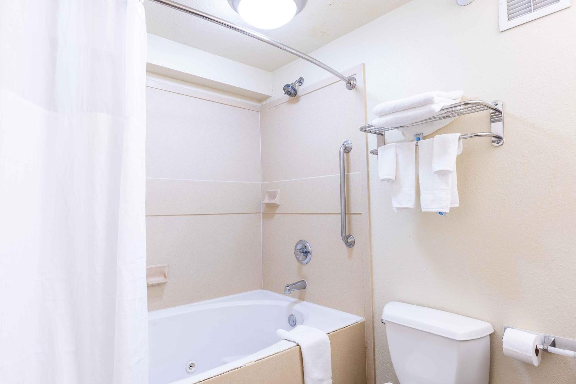 Days Inn By Wyndham Oklahoma City/Moore Bagian luar foto