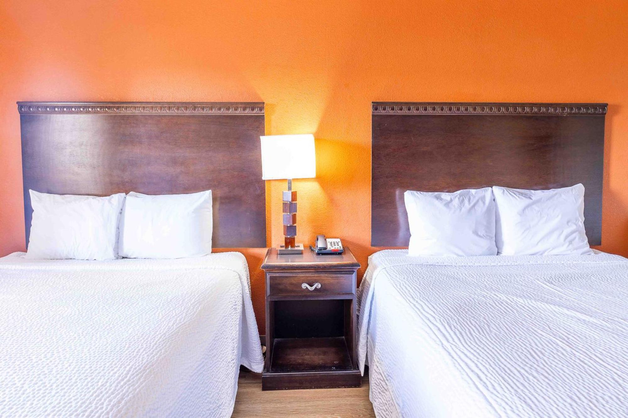 Days Inn By Wyndham Oklahoma City/Moore Bagian luar foto