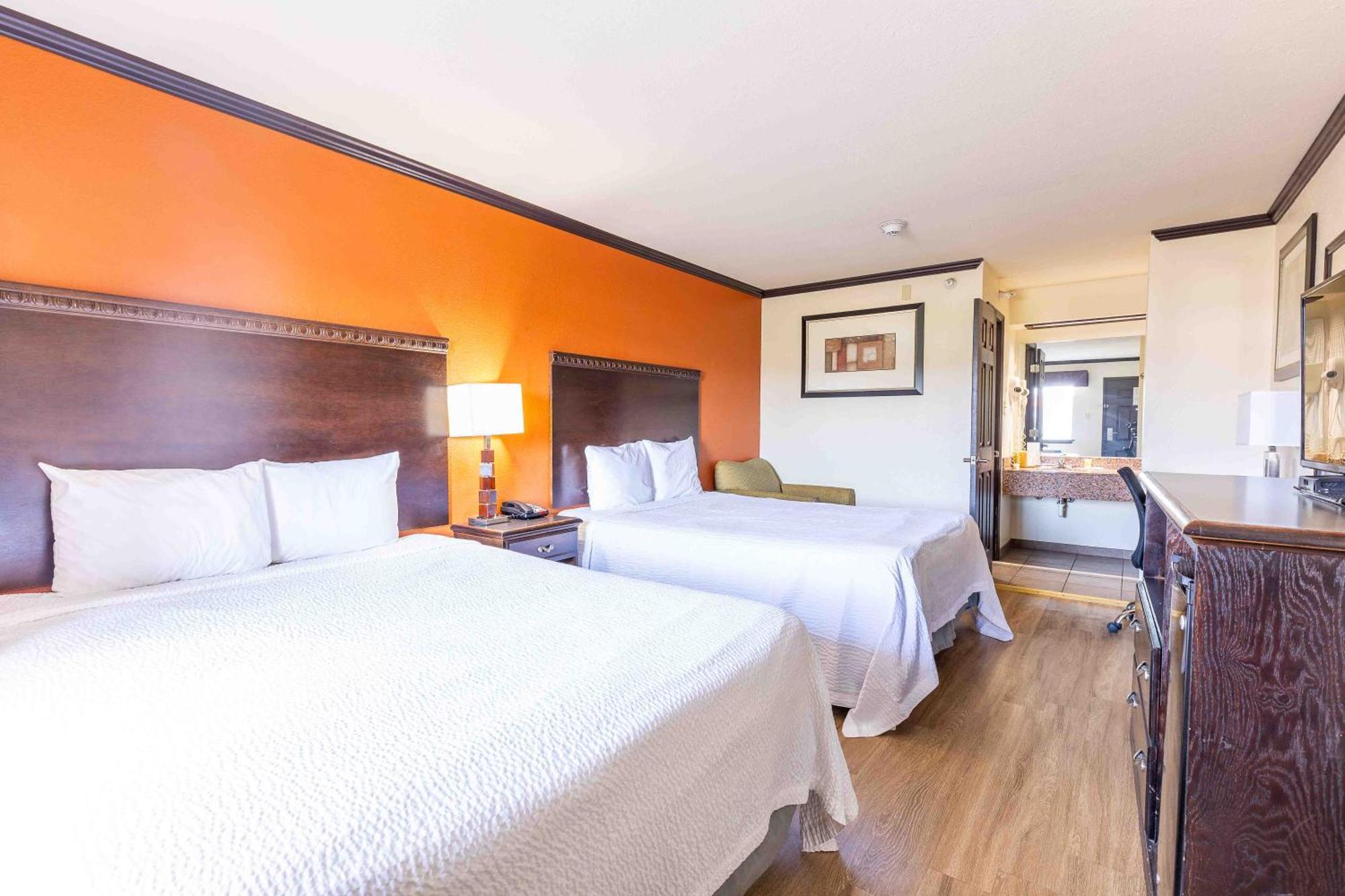 Days Inn By Wyndham Oklahoma City/Moore Bagian luar foto