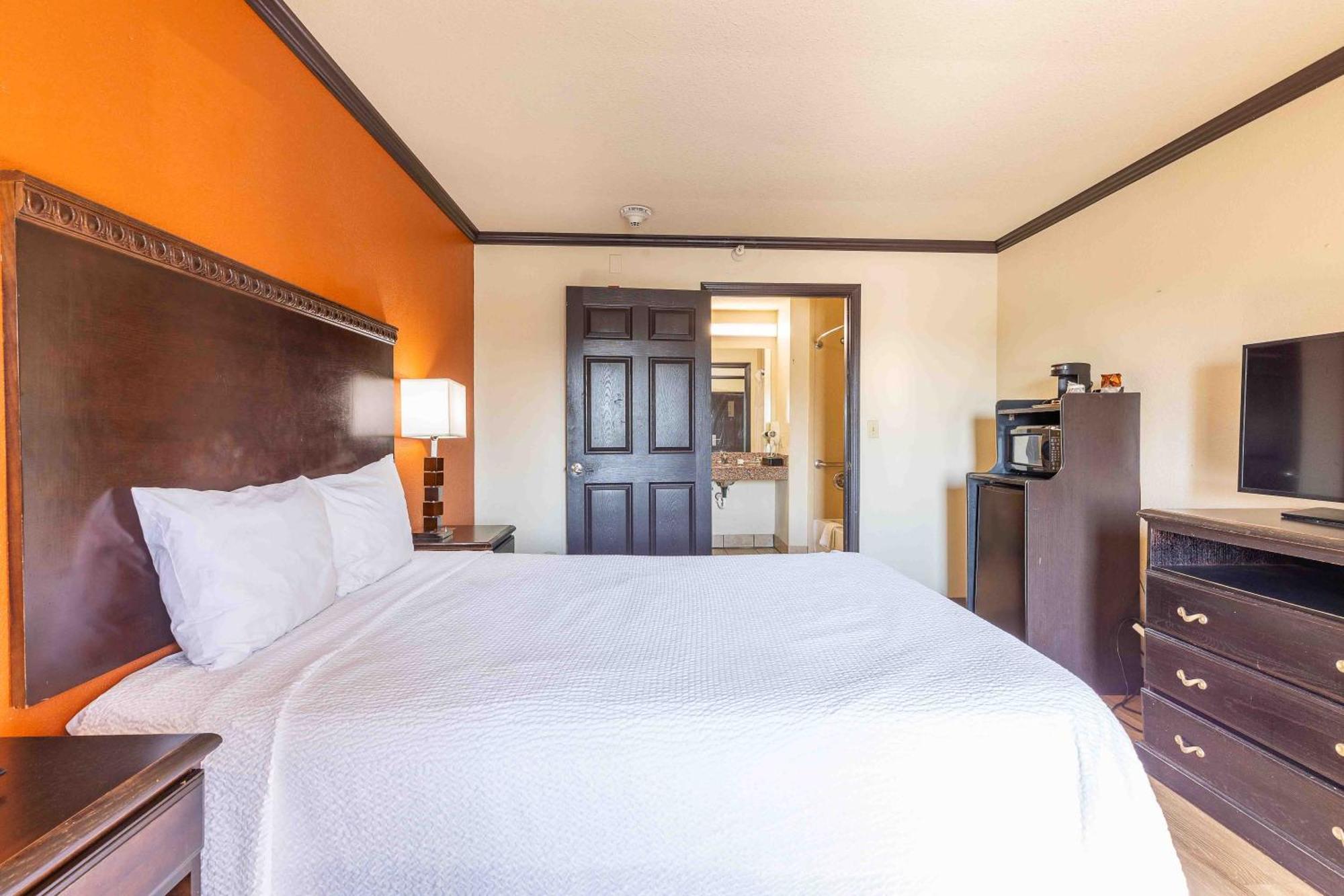 Days Inn By Wyndham Oklahoma City/Moore Bagian luar foto
