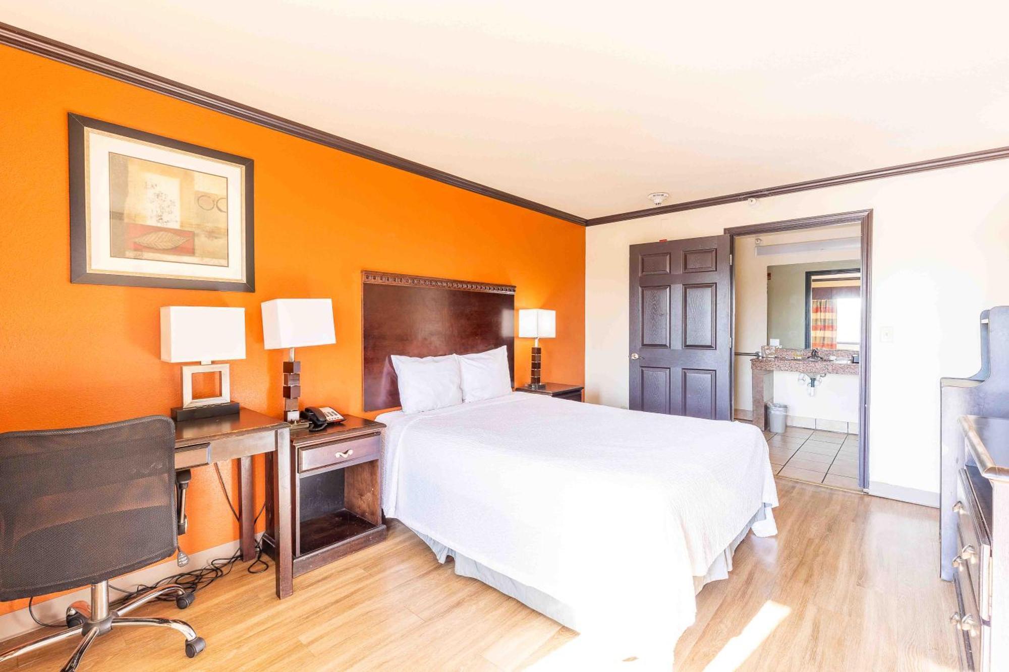 Days Inn By Wyndham Oklahoma City/Moore Bagian luar foto