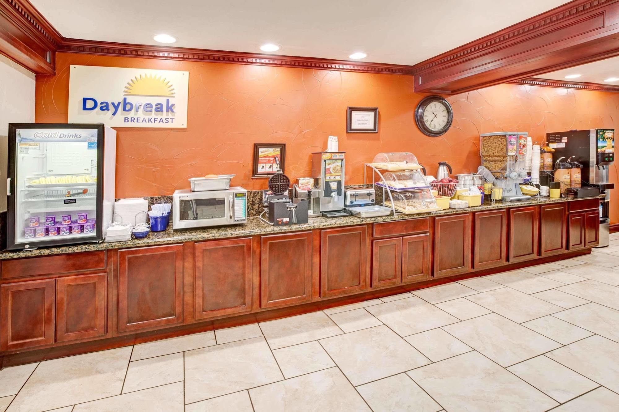 Days Inn By Wyndham Oklahoma City/Moore Bagian luar foto