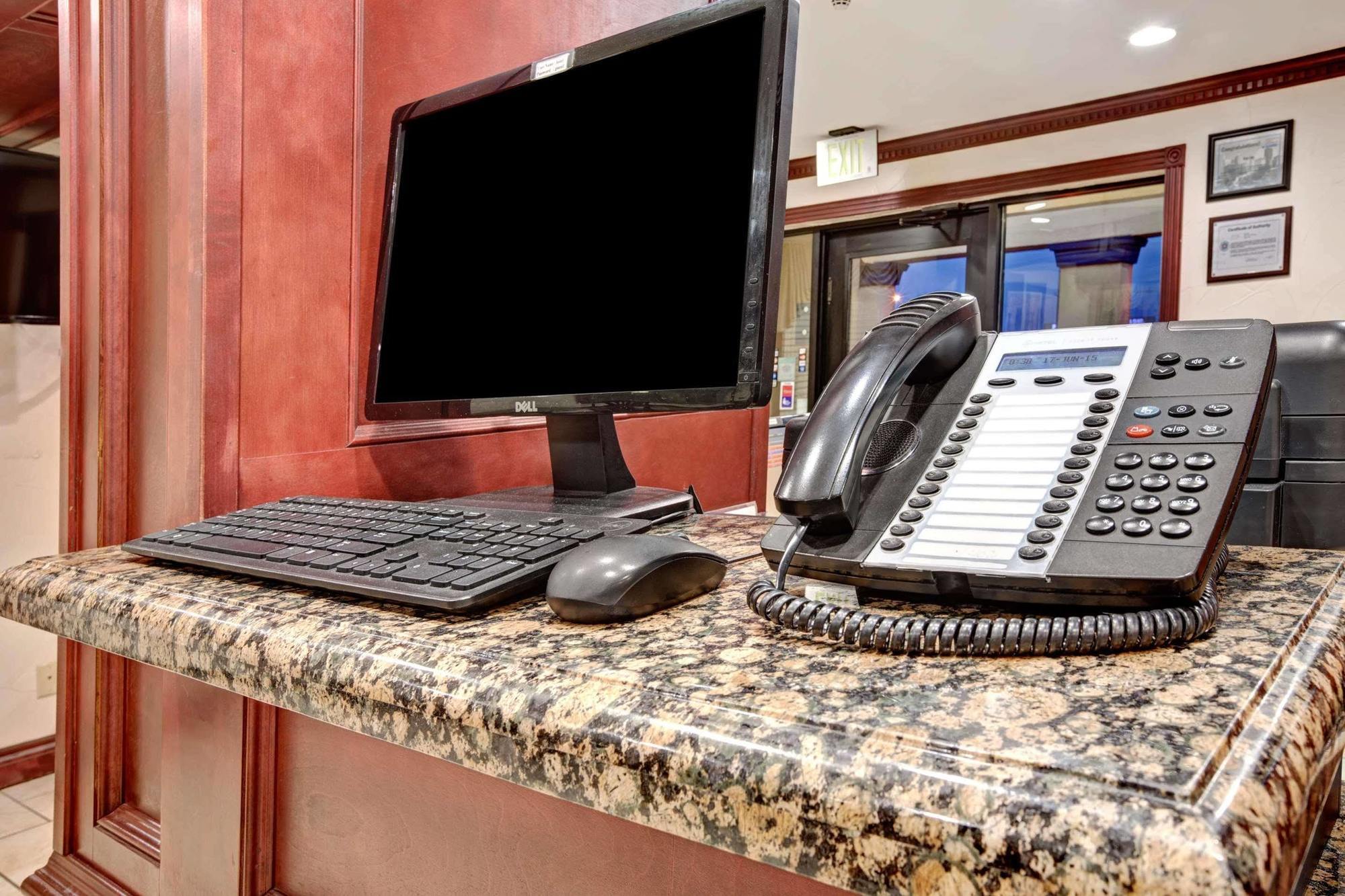 Days Inn By Wyndham Oklahoma City/Moore Bagian luar foto